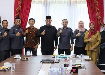 Bupati Kukar Edi Damansyah meneiam kunjungan Bawaslu Kaltim dan Kukar. istimewa