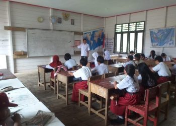 Bonifasius Baing mengajar di SD yang berada di Kecamatan Long Apari/Bonifasius Baing