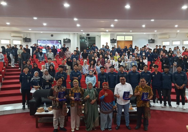 Seminar nasional bertema “Bertransformasi Bersama: Pengembagan Diri dan Inovasi Industri Menyambut Ibu Kota Negara Baru.” Seminar ini digelar Himpunan Mahasiswa Teknik Industri, Fakultas Teknik, Universitas Mulawarman.