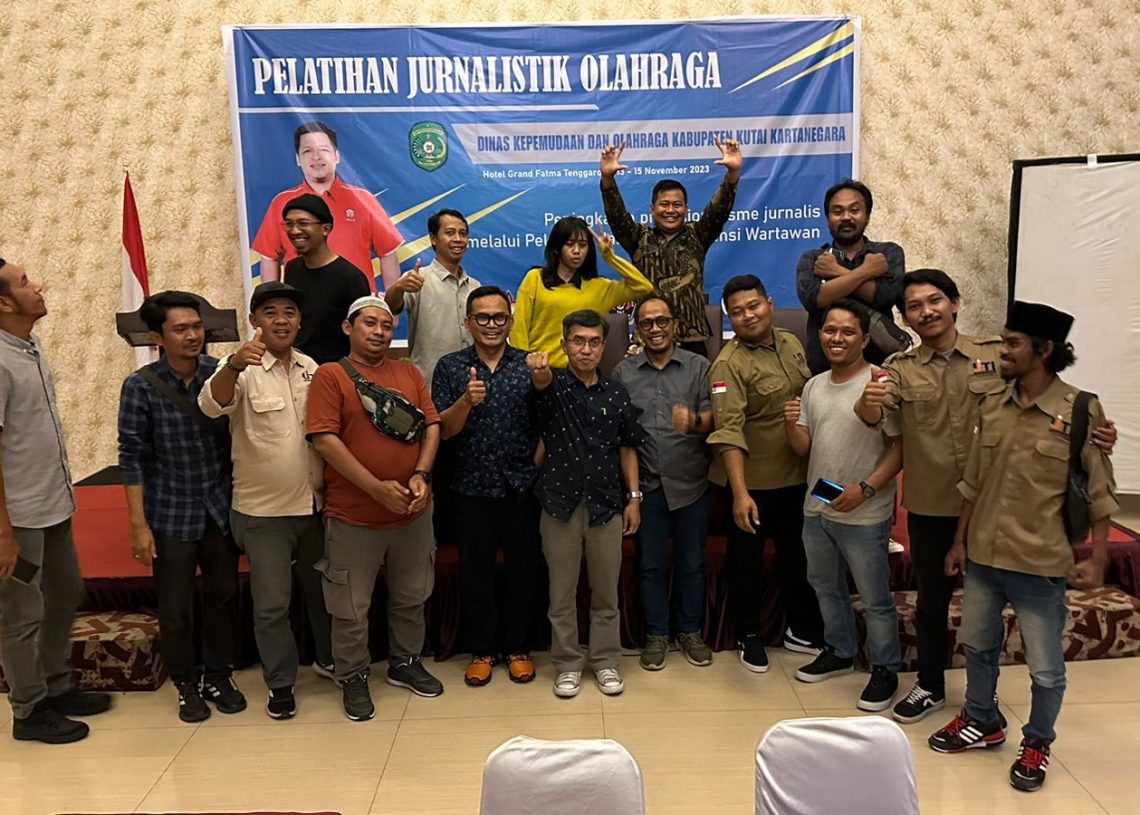 Sebanyak 13 jurnalis televisi lokal dan nasional yang bertugas di Kalimantan Timur (Kaltim) berhasil lulus Uji Kompetensi Jurnalis (UKJ) Televisi. IJTI Kaltim