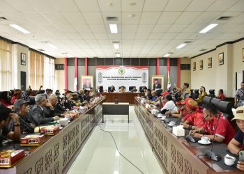 RDP Komisi I dalam berupaya mediasi persoalan konflik kelompok tani di Kabupaten Berau dengan PT. Berau Coal. (dok DPRD Kaltim)