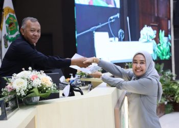 RAPAT PARIPURNA : DPRD Kaltim saat menggelar Rapat Paripurna Ke 42 yang dipimpin Wakil Ketua DPRD Kaltim Muhammad Samsun, Kamis (23/11). (dok DPRD kaltim)