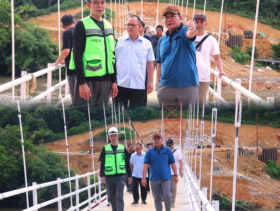 Jembatan Gantung di Kampung Datah Suling sebentar lagi beroperasi. (dok Prokopim Mahulu)