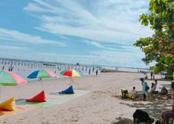 Pantai Biru di Desa Kersik
