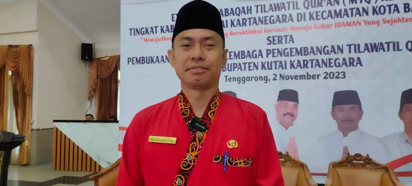 Camat Kota Bangun Darat, Julkifli.