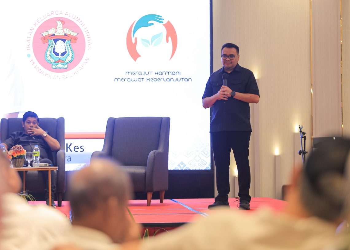 Aulia Rahman Basri berbagi kisah perjalanan kariernya dari lulusan Unhas hingga terpilih sebagai Bupati Kukar dalam Seminar Nasional IKA Unhas Balikpapan 2025, Minggu 27 April 2025