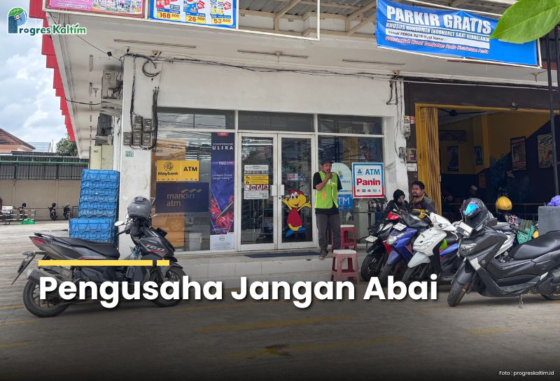 Area parkir salah satu ritel modern di Samarinda yang bertanda parkir gratis.